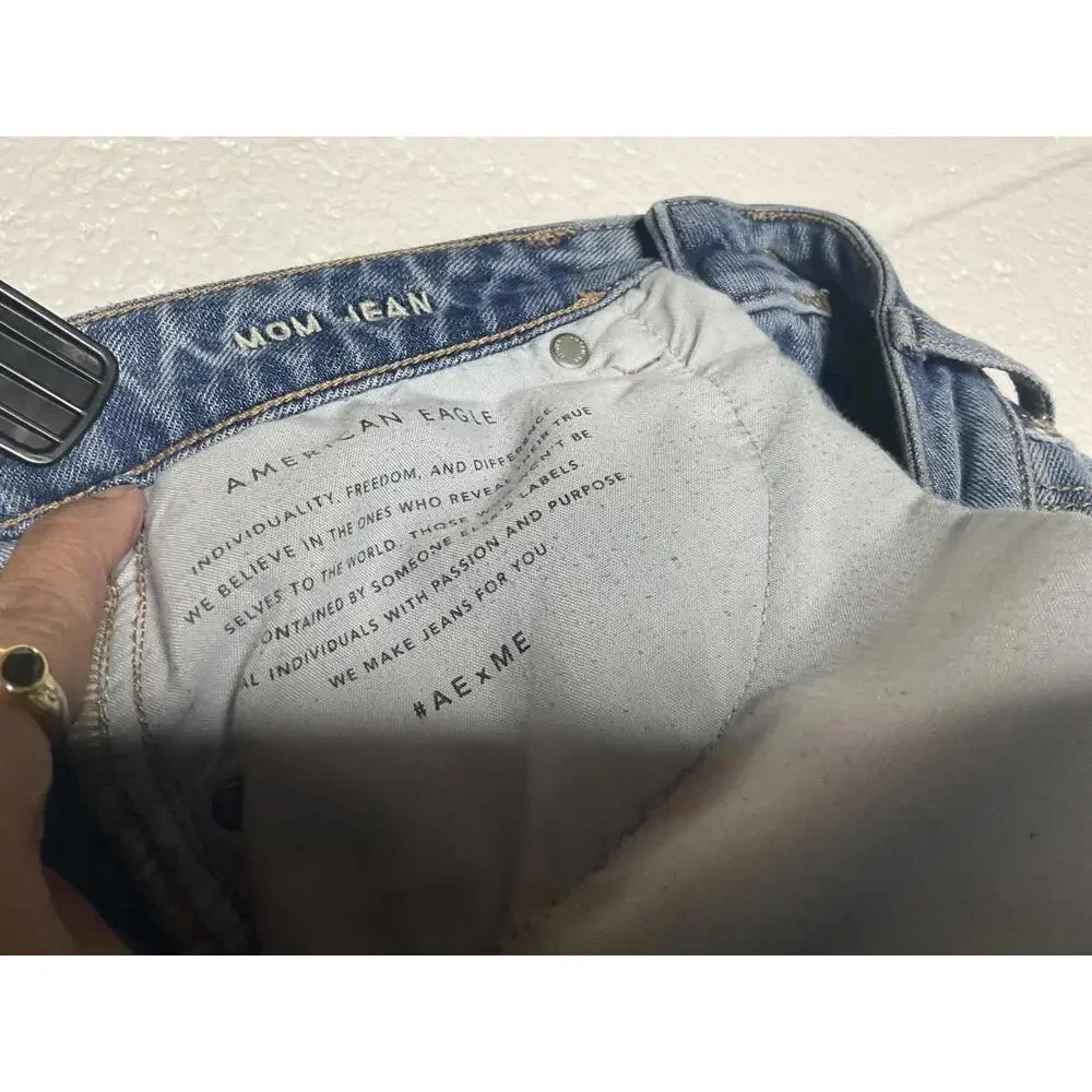 < American Eagle Distressed Mom Jeans > - Picture 3 of 4